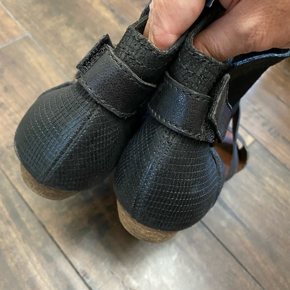 Leather sandal, heels - Picture 5 of 6